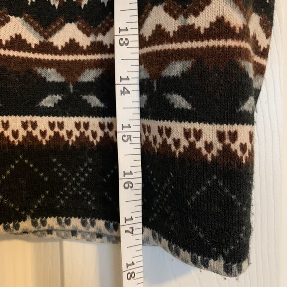 Women's Short Nordic Look Skirt - Picture 6 of 6